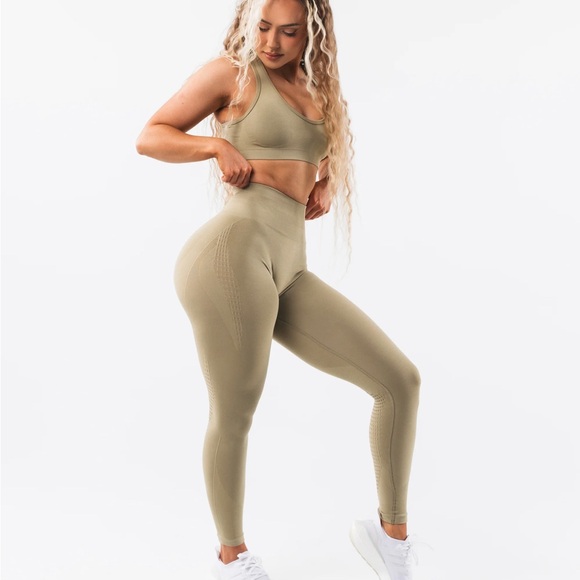 NWT ALPHALETE Women’s Amplify Contour Leggings Birch Wood Size MEDIUM - Picture 4 of 11